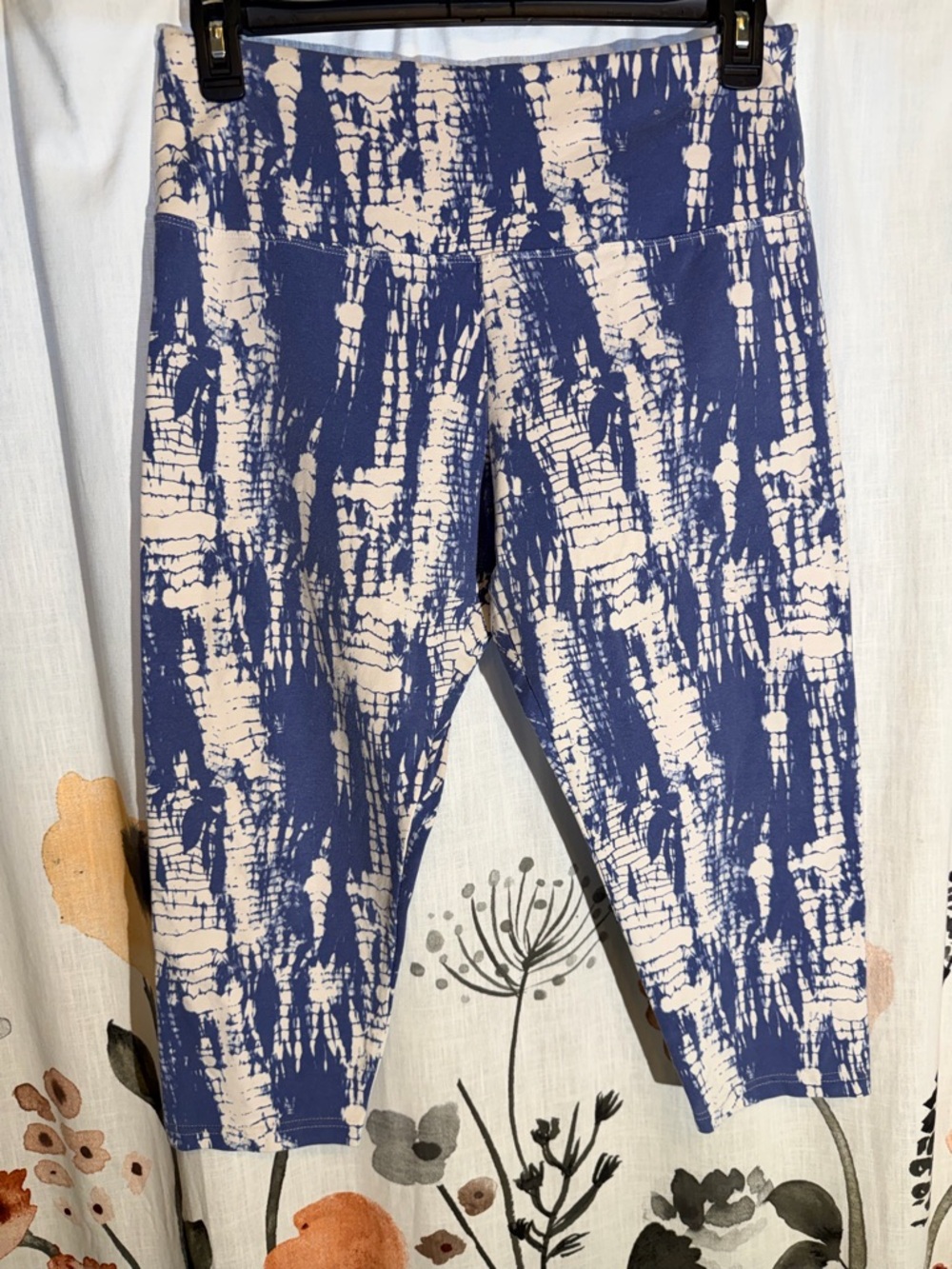 Passport Navy & Cream Abstract Print Capri Leggings - Picture 4 of 7